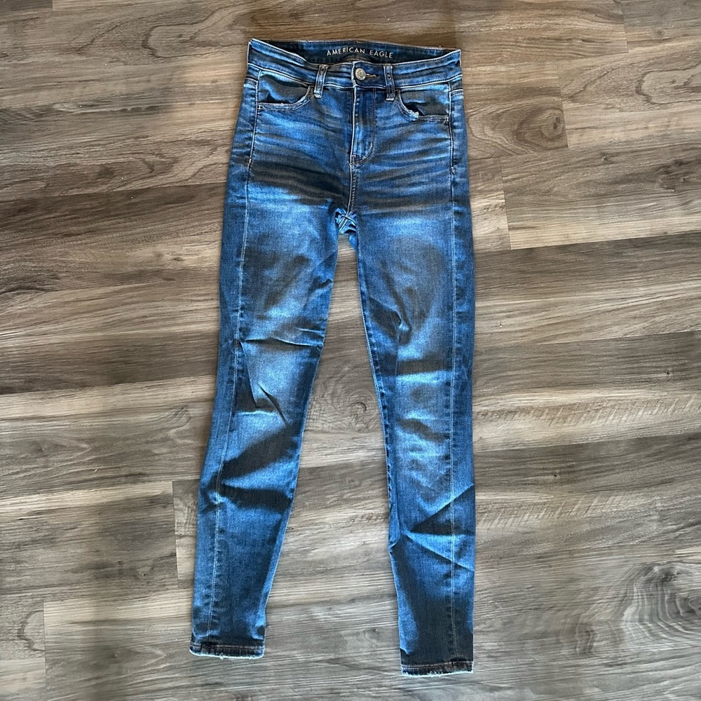 AE JEANS SKINNY SIZE 2 SHORT